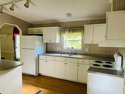 251 Orchard Blvd Photo 1