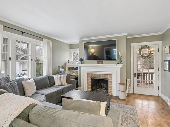 3rd image of 518 Vine Ave