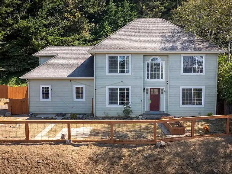 2279 Hamilton St — Photo 9