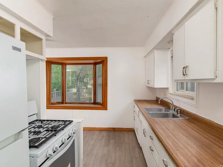 21750 Logue Ave — Photo 5