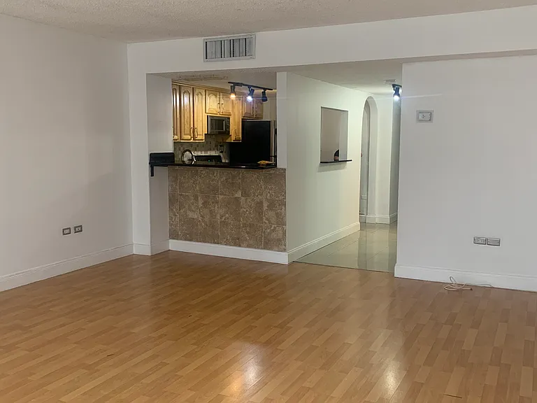 801 Brickell Bay Dr #863 — Photo 3