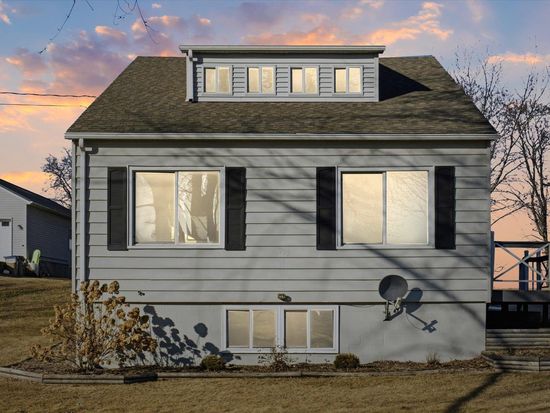 702 Charles St, Delhi, IA 52223
