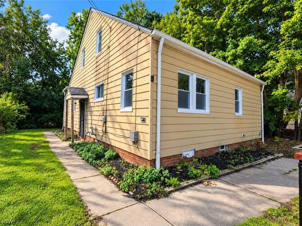 10502 Park Heights Rd, Cleveland, OH 44104