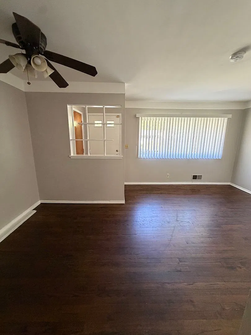 Lovely 3 Bedroom Pontiac Home — Photo 3