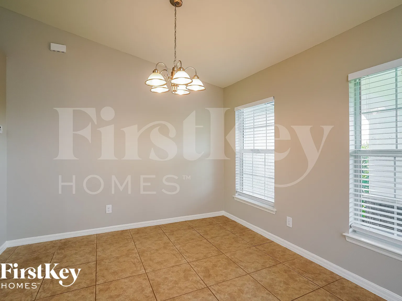 4 bed, 2.0 bath, 1828 sqft, $2,140 — Photo 4