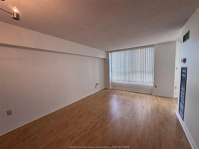 75 Riverside Dr E #406 — Photo 2