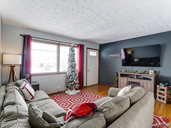4th image of 46 Hillcrest Ln