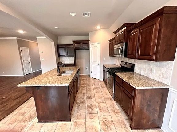 5th image of 805 S 71st St