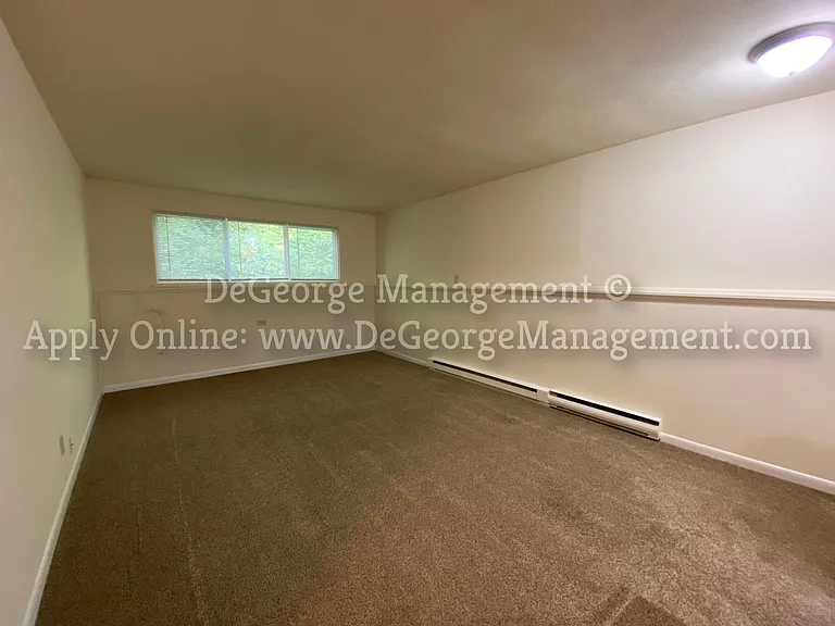 Woodside Court Apartments — Photo 19