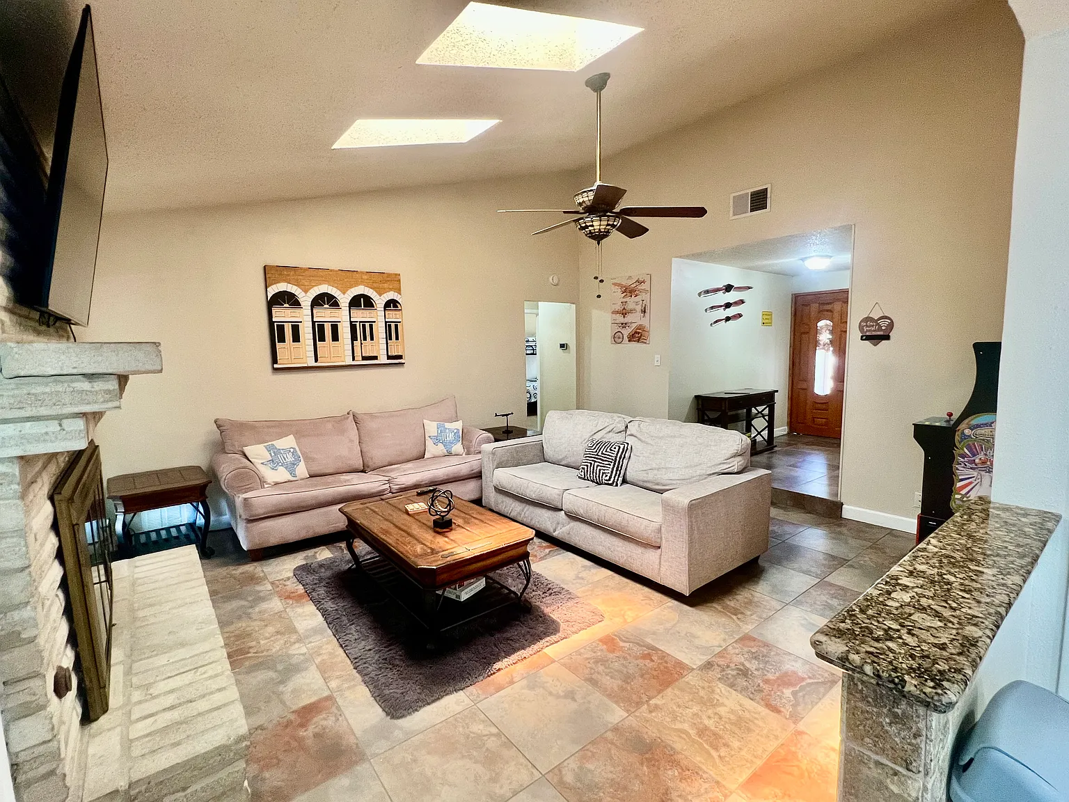 4 bed, 1582 sqft, $3,500 — Photo 3