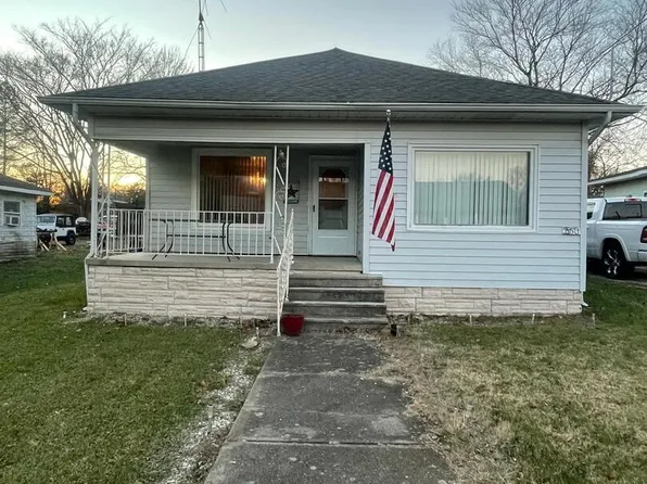 6611 1st East St, Logan, IL 62856