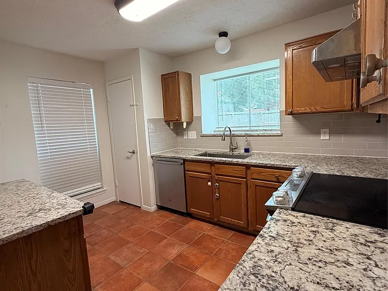 5211 Rivertree Ln — Photo 4