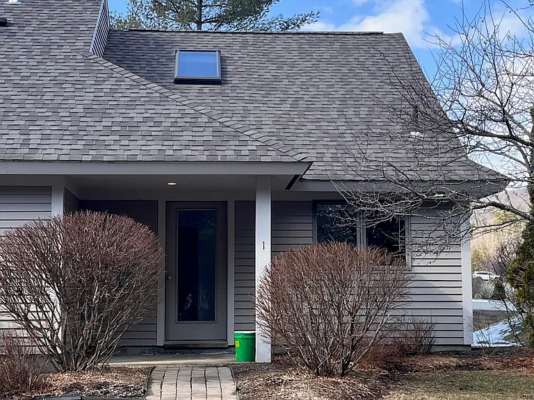 1 Sycamore Dr — Photo 4