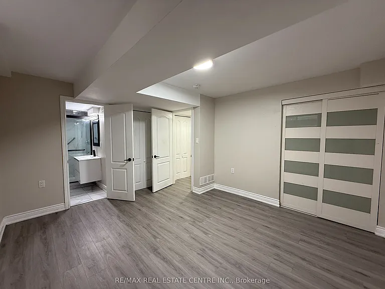 320 Sedgewood St #BASEMENT — Photo 11