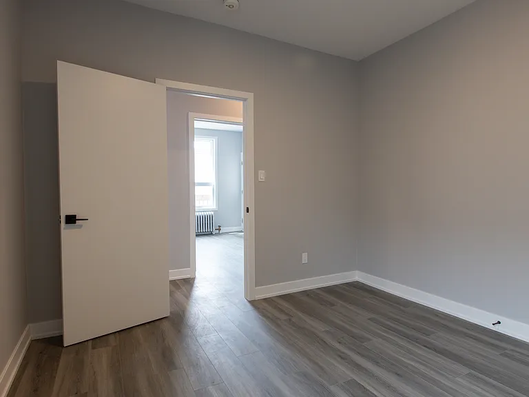 404 Elgin St — Photo 35