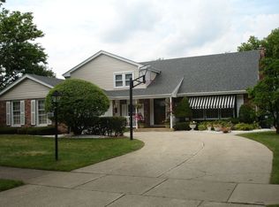 4002 Crestwood Dr, Northbrook, IL 60062