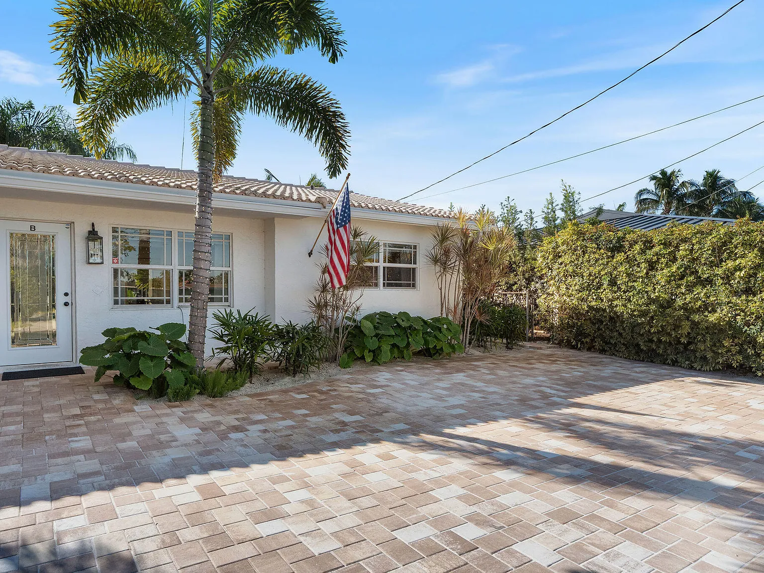 2 bed, 2.0 bath, 900 sqft, $4,000 — Photo 3