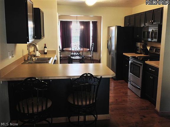 5th image of 211 Heather Ln