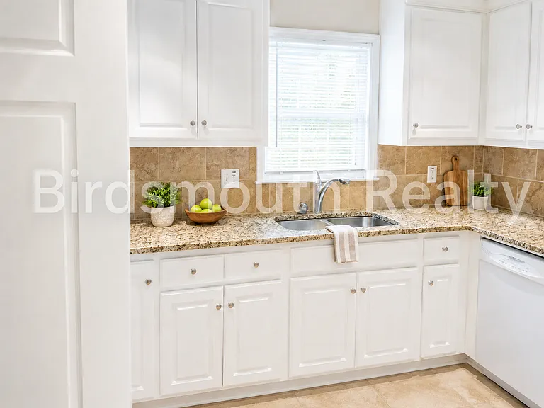 2662 White Oak kitchen another angle