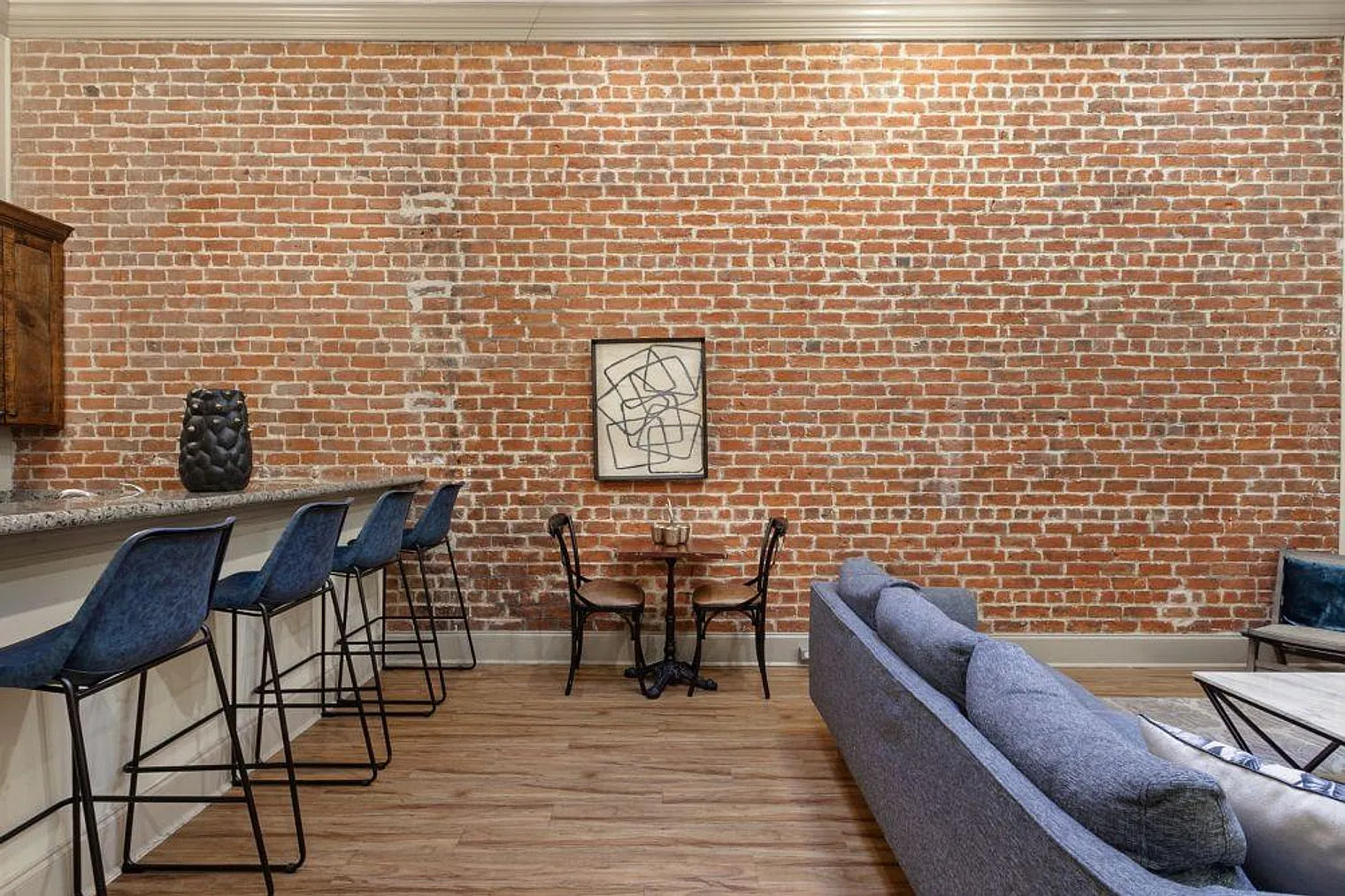 2 bed, 2.0 bath, 1194 sqft, $7,406 — Photo 3