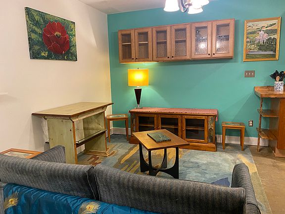 5th image of 127 Riverview Dr #8-B
