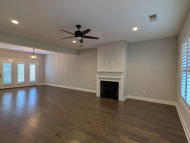 129 Pinebranch Ct — Photo 2
