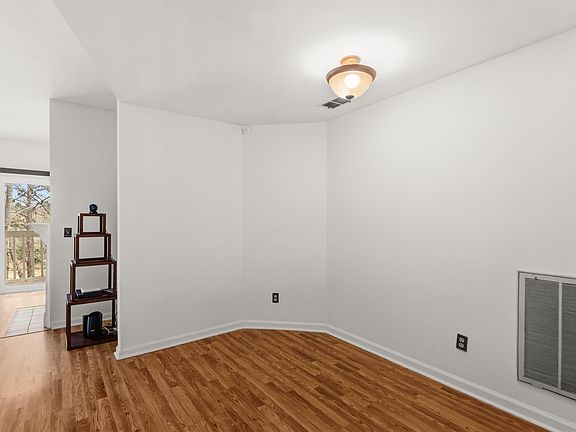 5th image of 1850 Atlantic Dr Unit 423