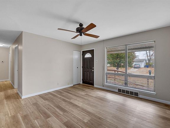 3rd image of 4263 Henley Dr