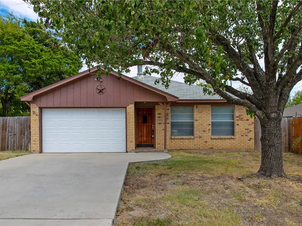 1111 Braeswood Dr, Bryan, TX 77803
