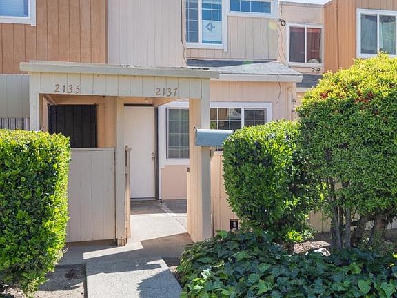 3rd image of 2137 Luz Ave