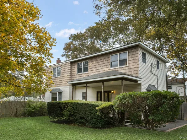 19 Hawthorne Street, Mastic, NY 11950