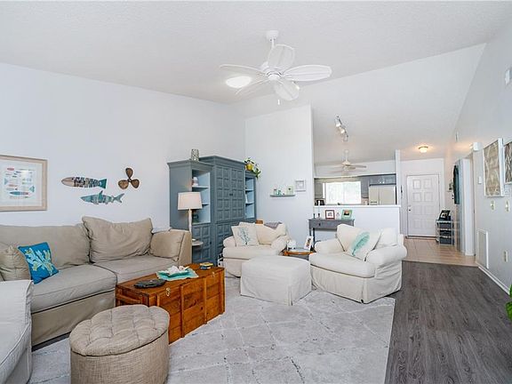 2nd image of 6462 Hamlet Dr Unit 3-B