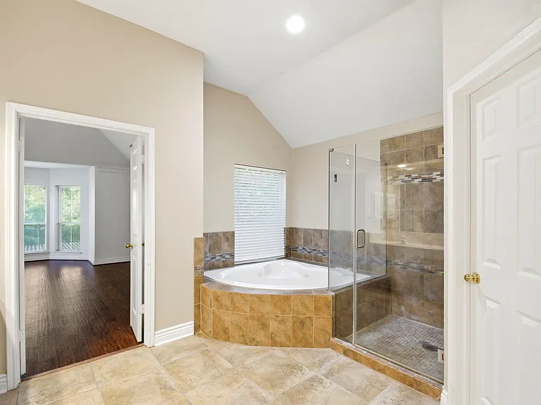 4307 Lakeshore Forest Dr — Photo 23