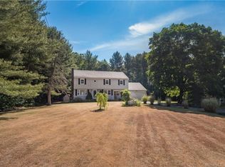 17 Woods Ln, Clinton, CT 06413