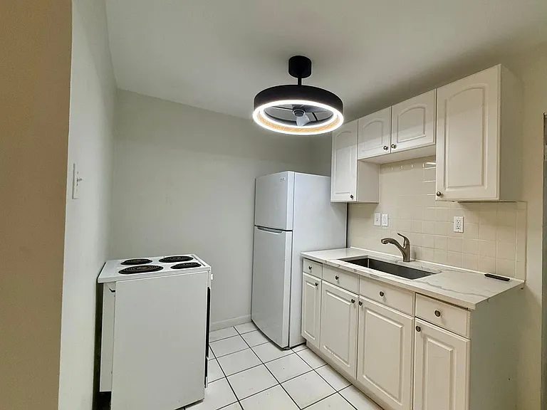1215 NE 17th Ave #5 — Photo 2