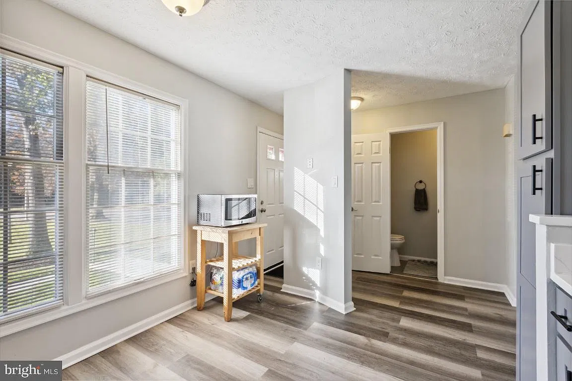 4 bed, 2.5 bath, 1820 sqft, $3,099 — Photo 3