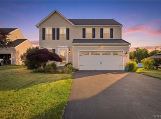 5784 Willow Creek Ln, Sanborn, NY 14132