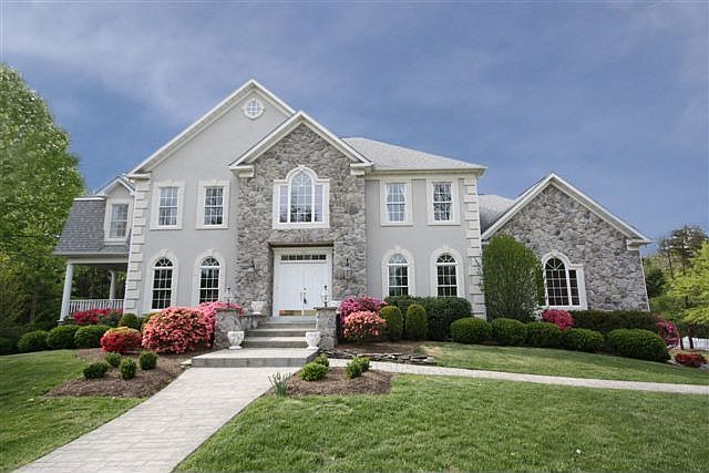 1st image of 700 Parrish Farm Ln