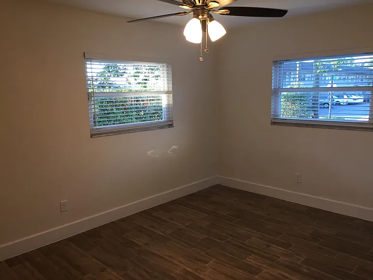 2511 W Violet St — Photo 12