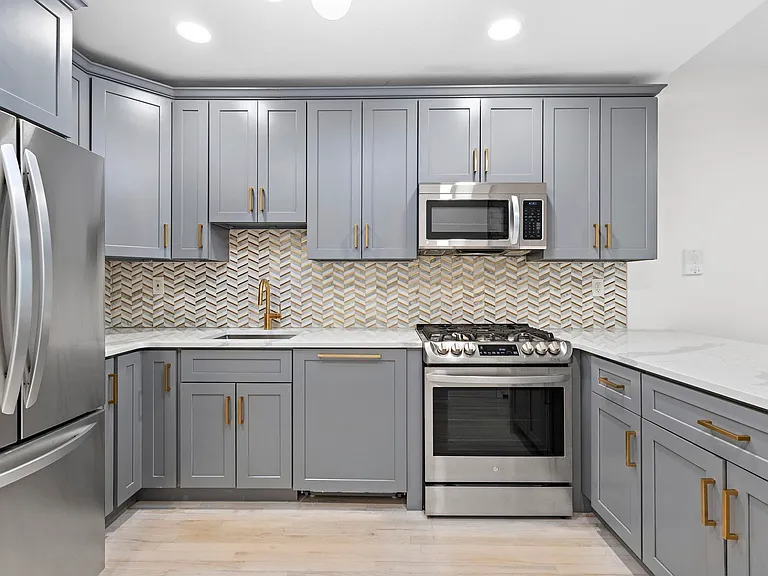 1120 Hudson St #4 — Photo 9