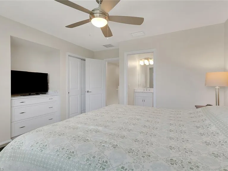 230 3rd Ave S #4 — Photo 9