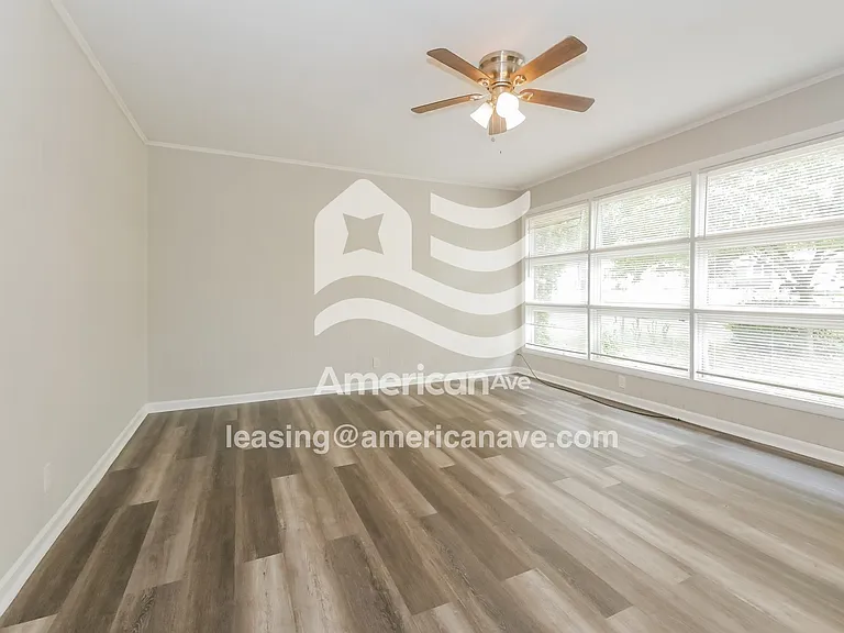 39299_005_wm_-_living_room_12970264.jpg