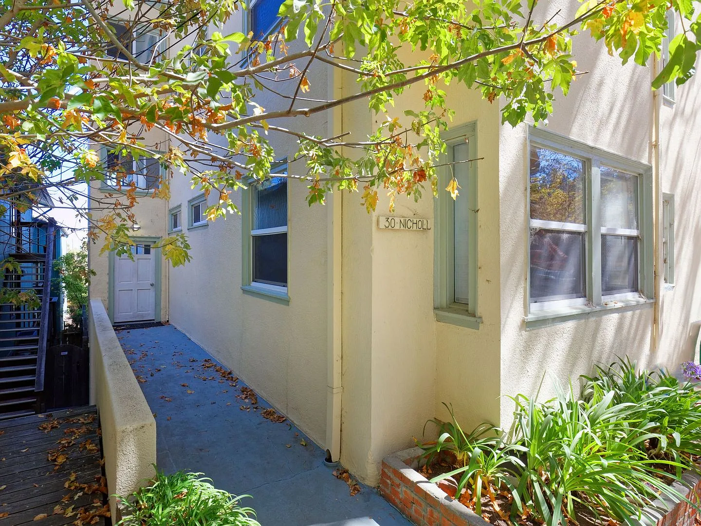 30 Nicholl Avenue — Photo 3