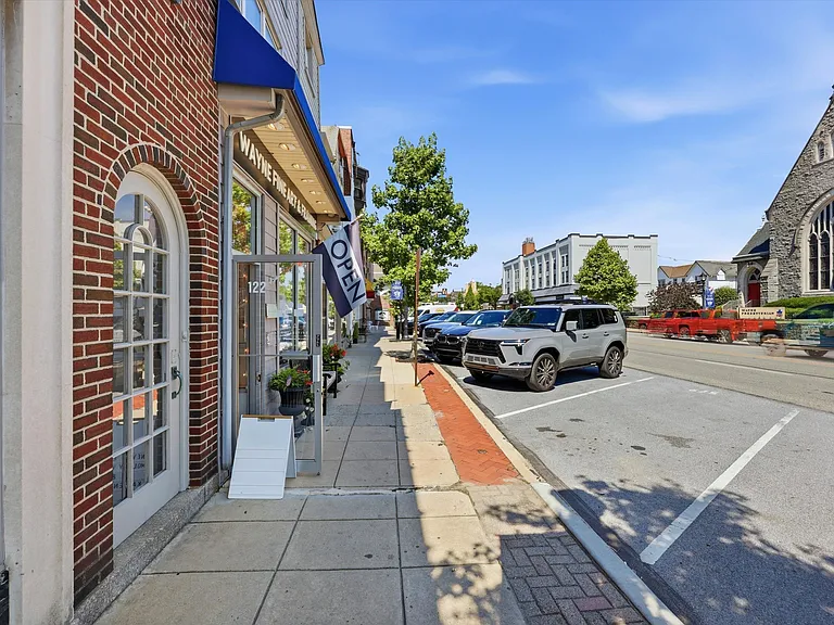 107 Plant Ave — Photo 13
