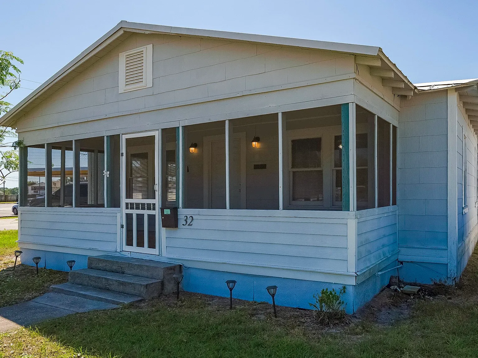 2 bed, 1.0 bath, 1064 sqft, $1,599 — Photo 2