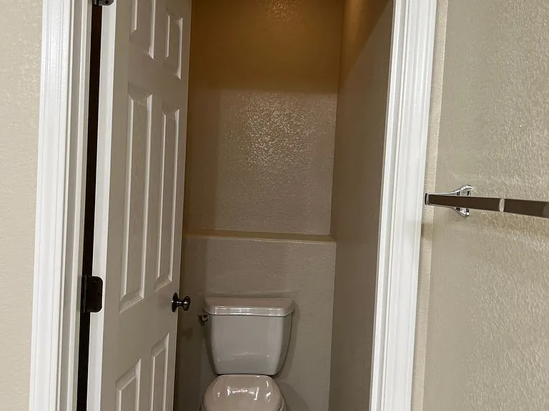 2338 Dunsley Cir — Photo 37