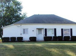 612 250th St, Viola, IL 61486