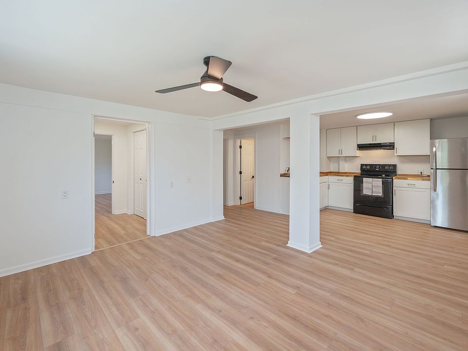 1st image of 1002 High Grove Ct #B