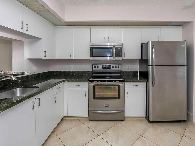 850 SW 138th Ave #409D — Photo 3