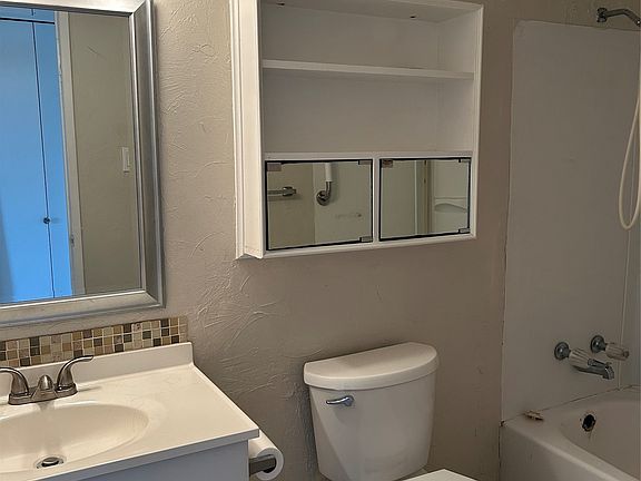 4th image of 633 Valley View Dr